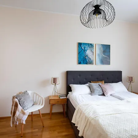 One Bedroom Sunny Tallinn Street With Parking Appartement
